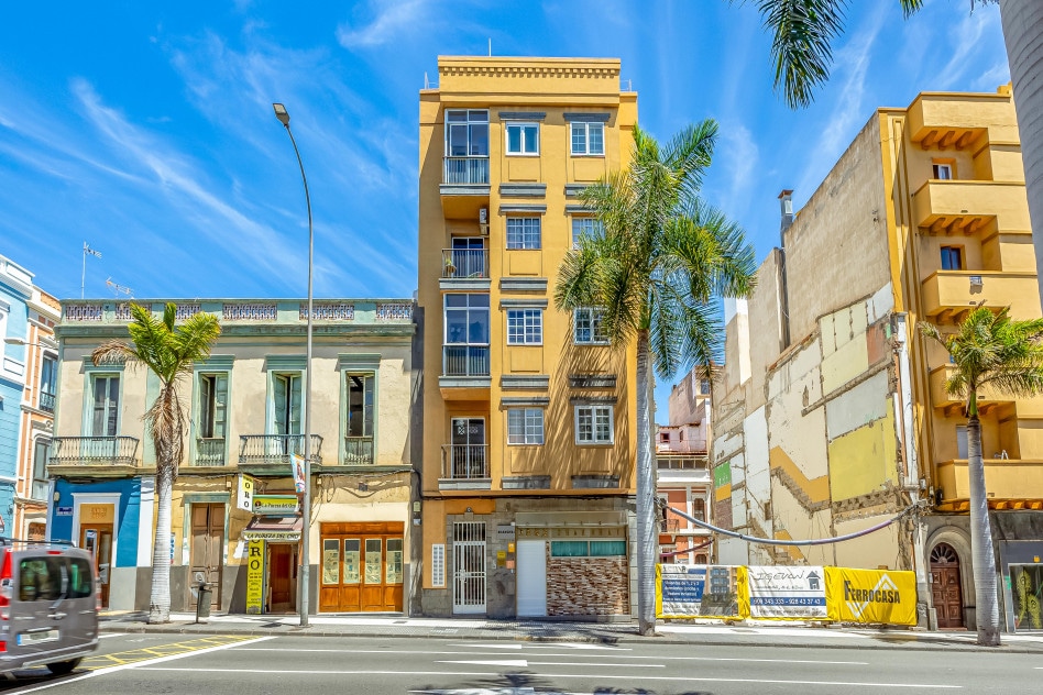 Piso con gran potencial a un paso de Triana — foto 1 de 26