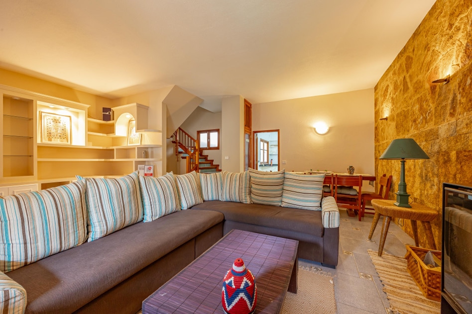 Casa pareada con parcela de 425 m2, garaje y azotea — foto 1 de 40
