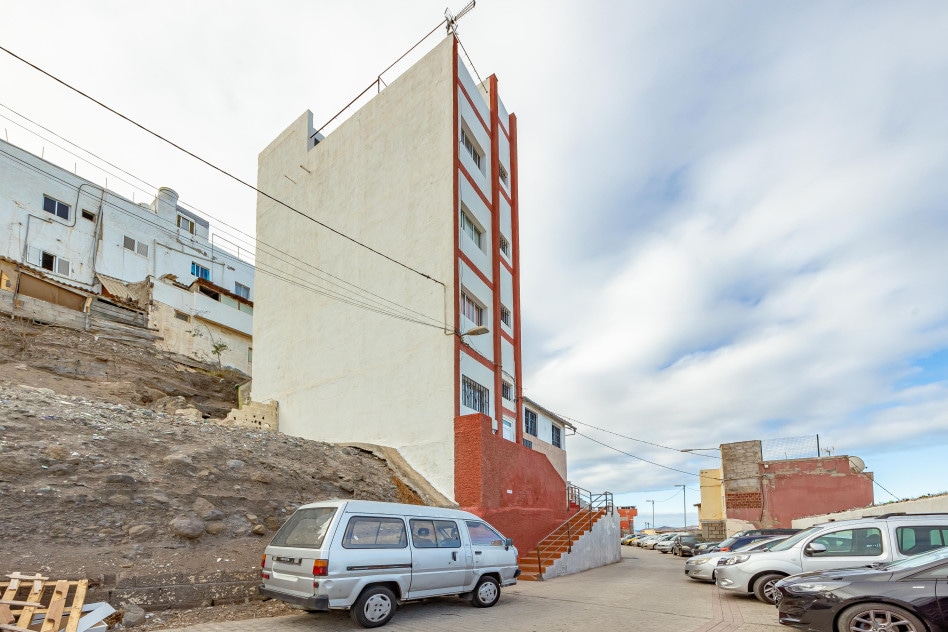 Lote inversores: 6 propiedades y parcela con vistas al mar — foto 1 de 40